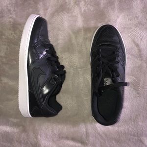 Wmns Nike Sons Of Force Sz 9.5